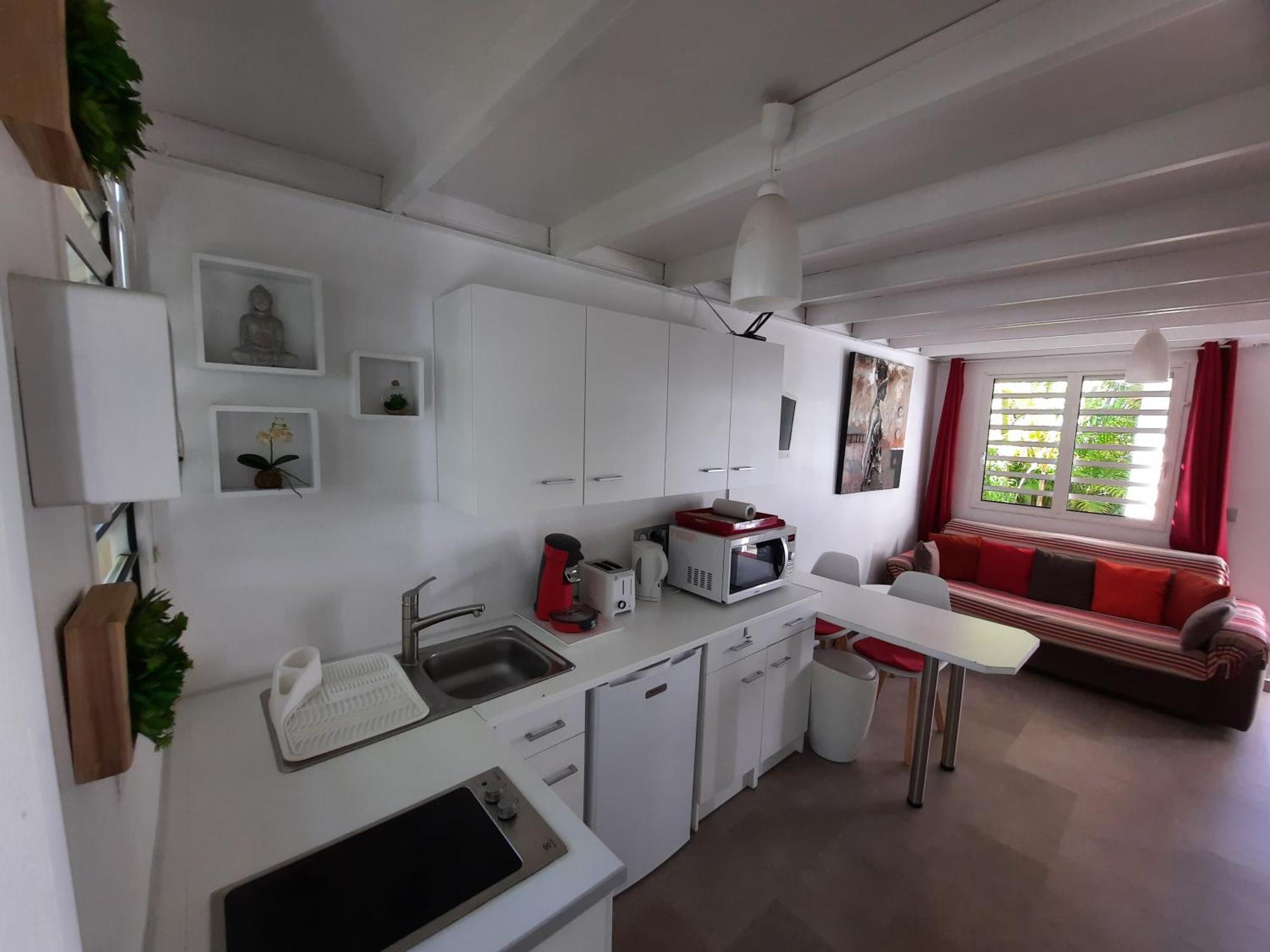 Jolie Maisonnette, Piscine, Jacuzzi Sainte-Suzanne Extérieur photo