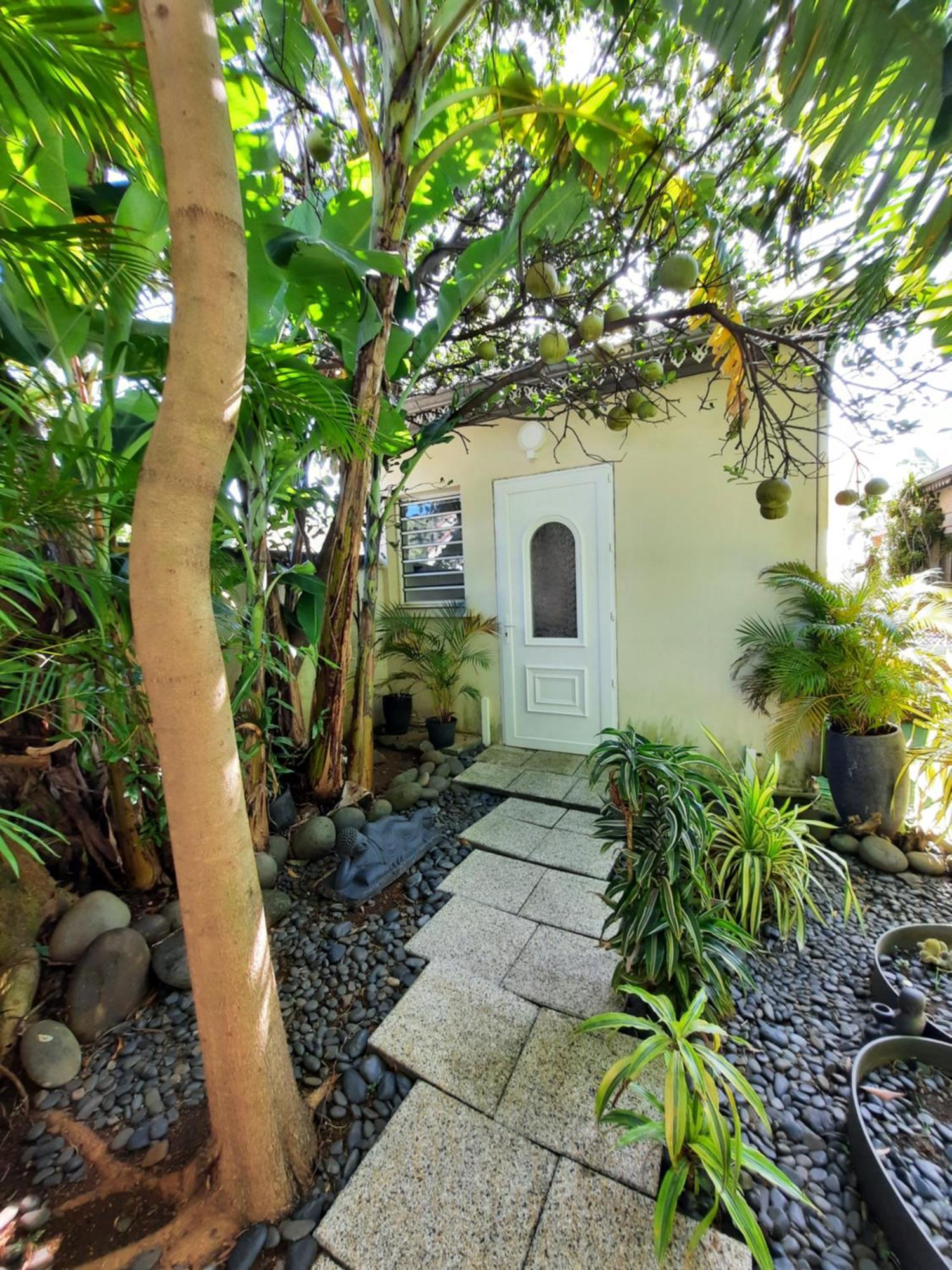 Jolie Maisonnette, Piscine, Jacuzzi Sainte-Suzanne Extérieur photo