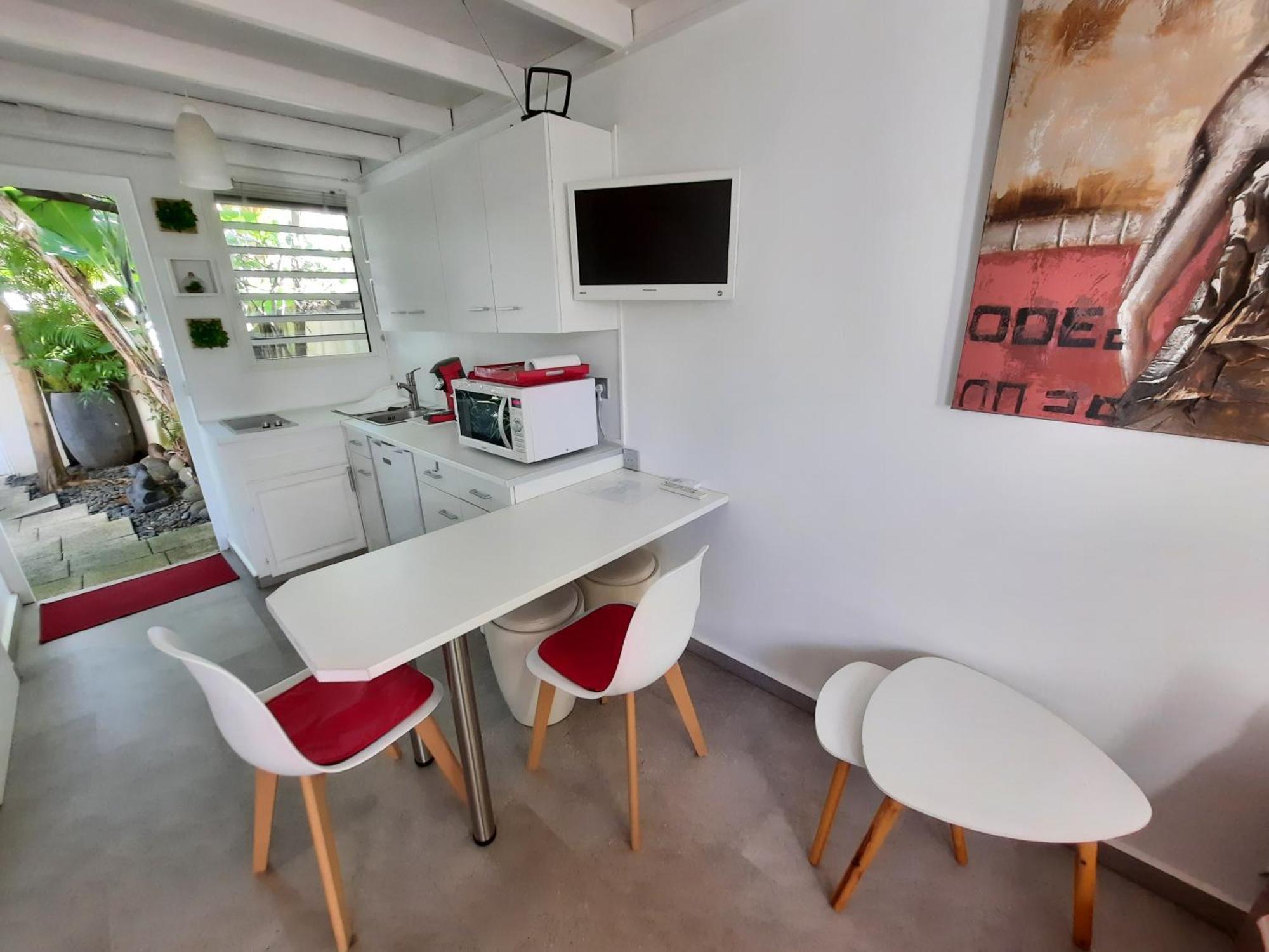 Jolie Maisonnette, Piscine, Jacuzzi Sainte-Suzanne Extérieur photo