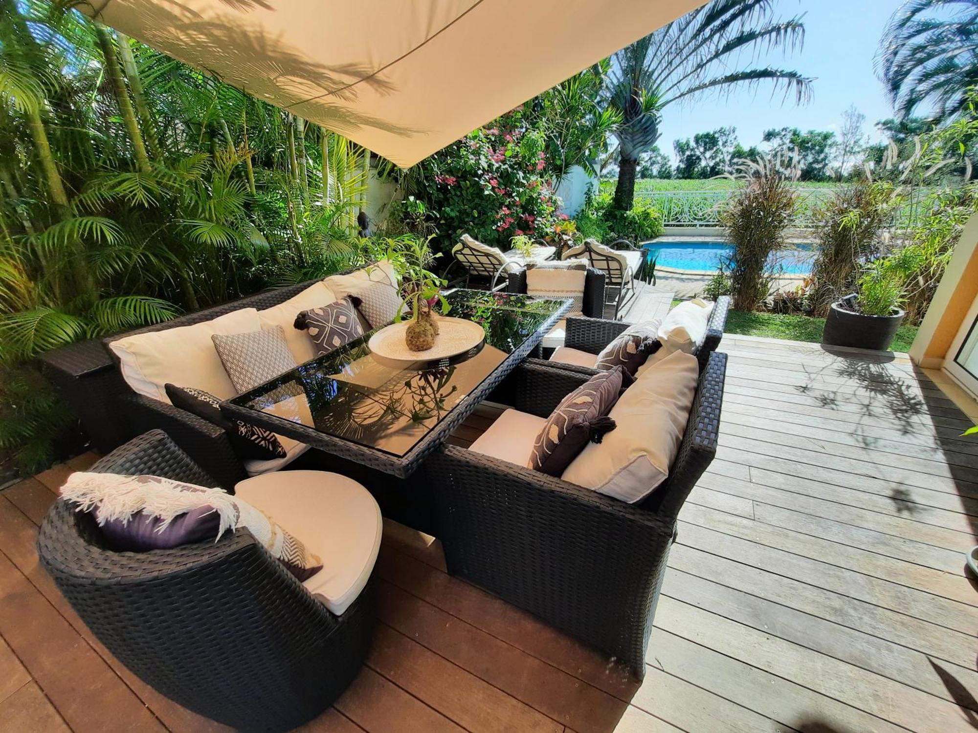 Jolie Maisonnette, Piscine, Jacuzzi Sainte-Suzanne Extérieur photo